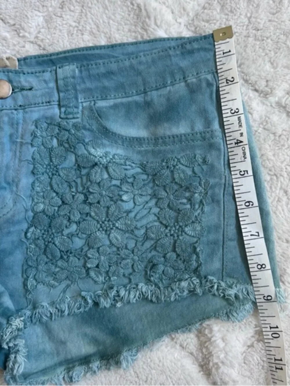 Anthropologie X Black Sheep | Green Floral Lace Front Shorts | Size 29 - Picture 7 of 9